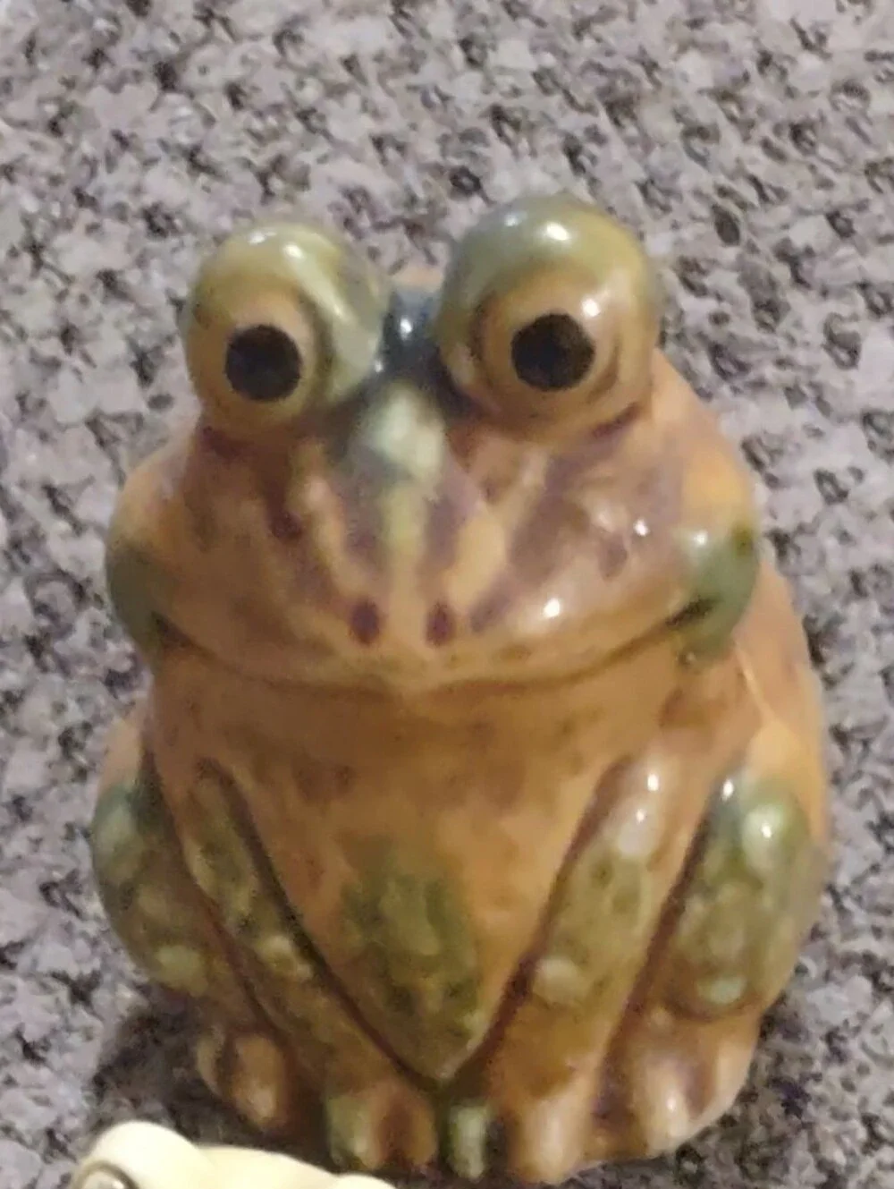 Vintage Ceramic Pepper Shaker Speckled Frog & Set of 3 Retro Mini Frogs